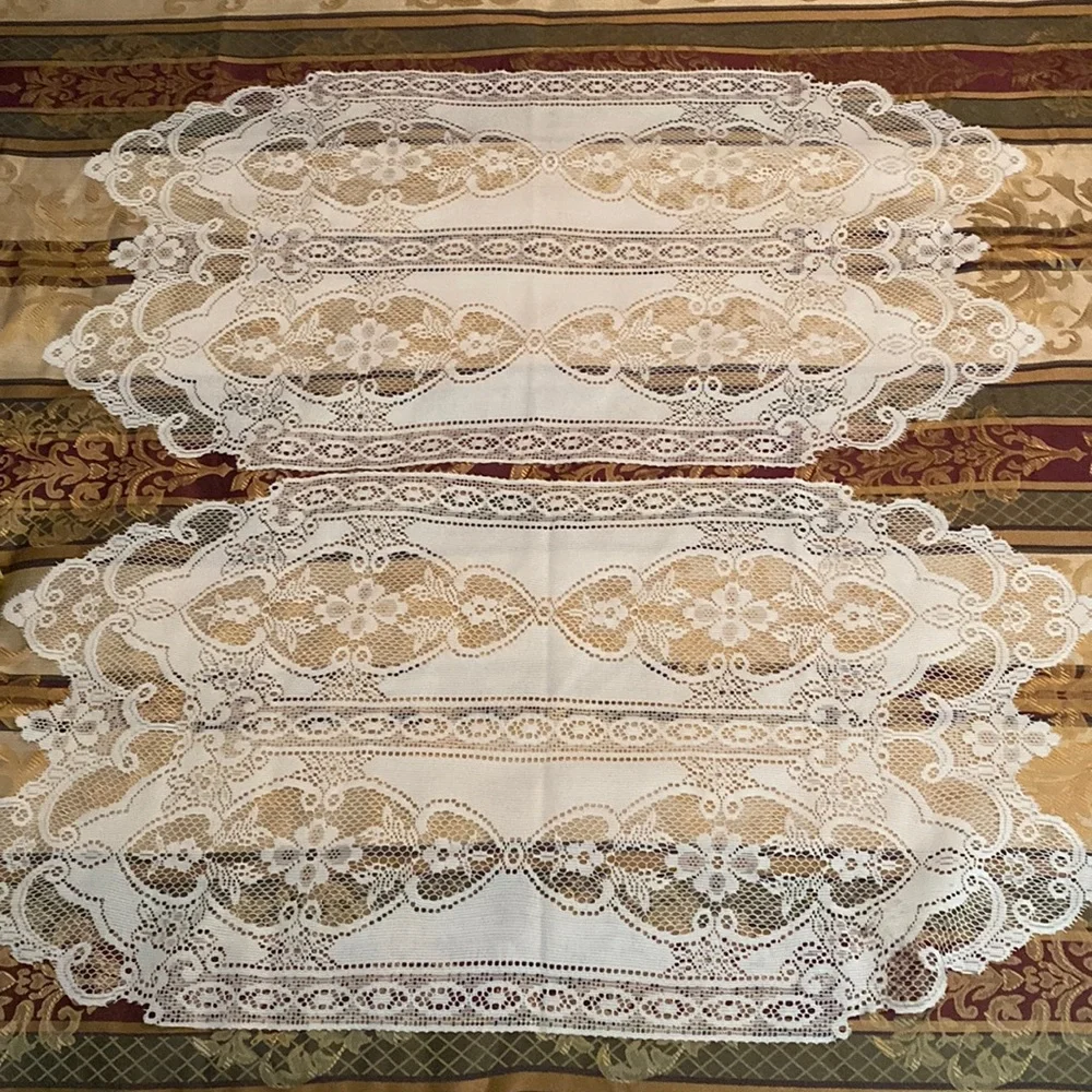 2 lace doilies